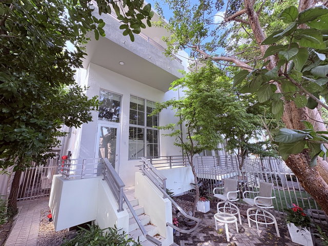The Central Condo photo 2